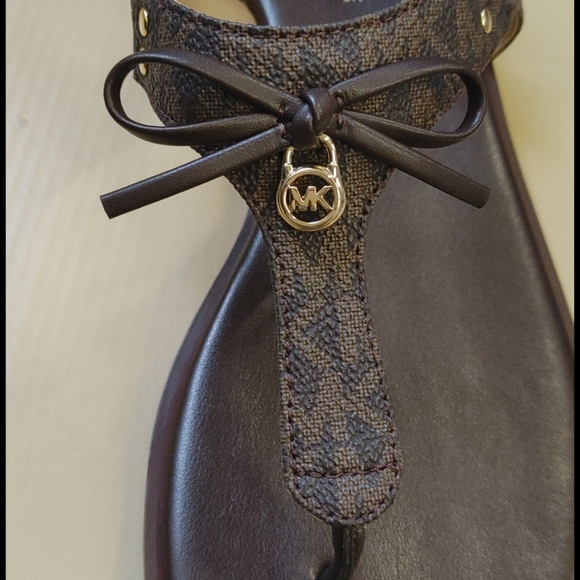 New Michael Kors MK chocolate brown logo samdals - Picture 2 of 5